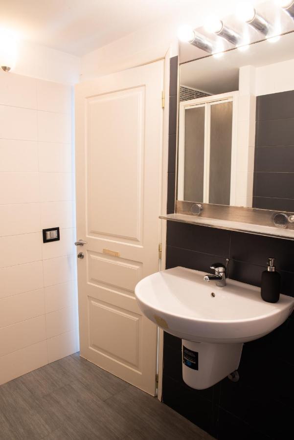 Ami House Roma Apartment ภายนอก รูปภาพ