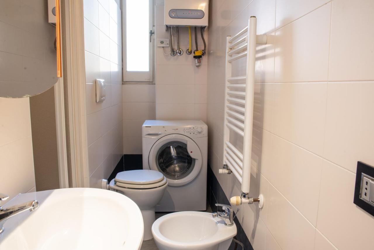 Ami House Roma Apartment ภายนอก รูปภาพ